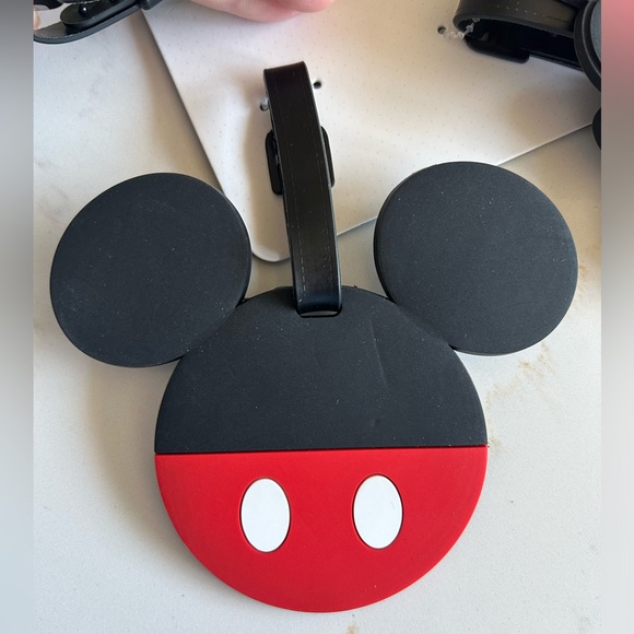 Set of 4 Disney luggage tags NWT - Picture 3 of 5